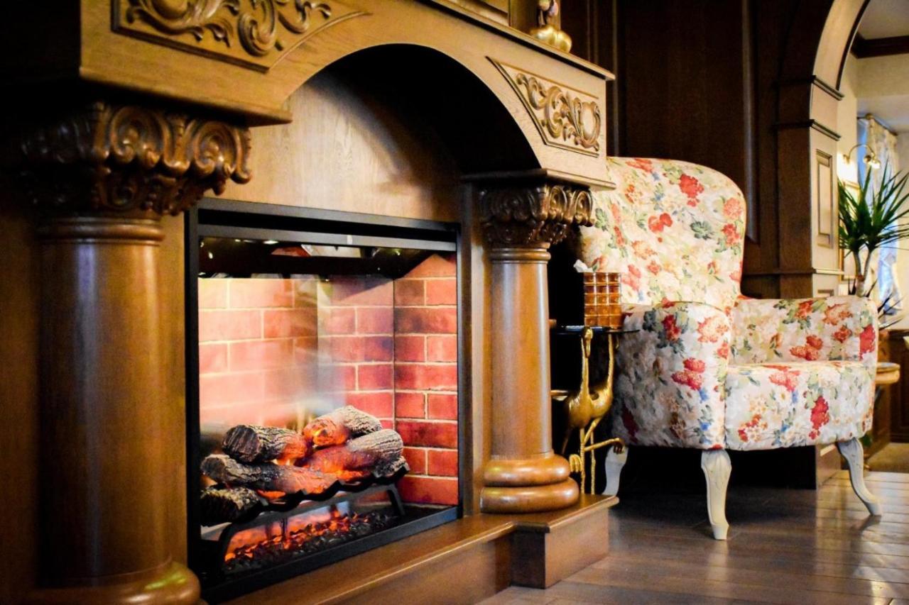 Casa Timis - Wellness & Spa Resort Chitorani Екстериор снимка A fireplace