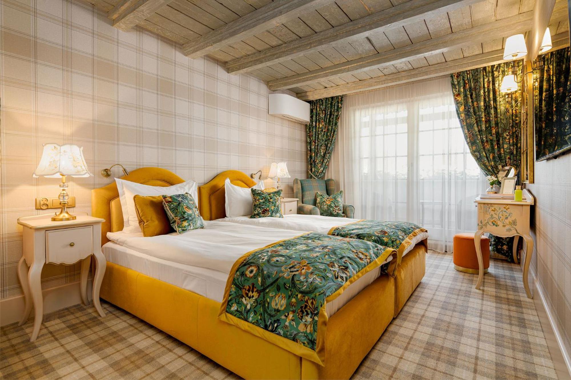 Casa Timis - Wellness & Spa Resort Chitorani Екстериор снимка A room at the hotel