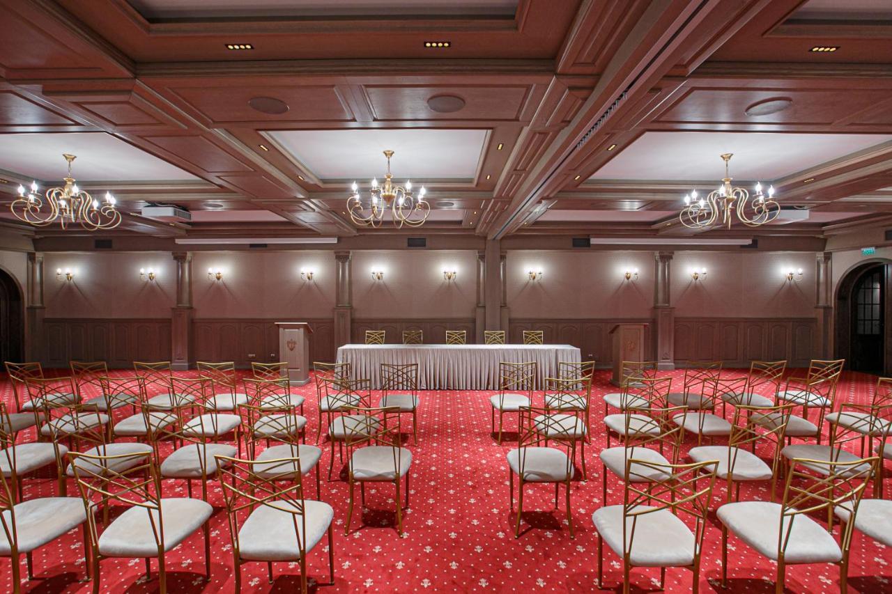 Casa Timis - Wellness & Spa Resort Chitorani Екстериор снимка The interior of the conference hall